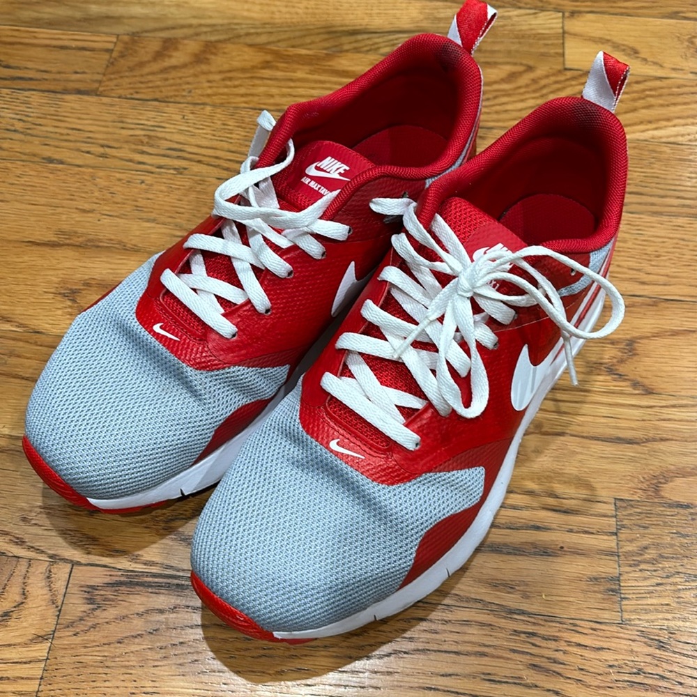 Nike air max tavas women’s gray and red shoes